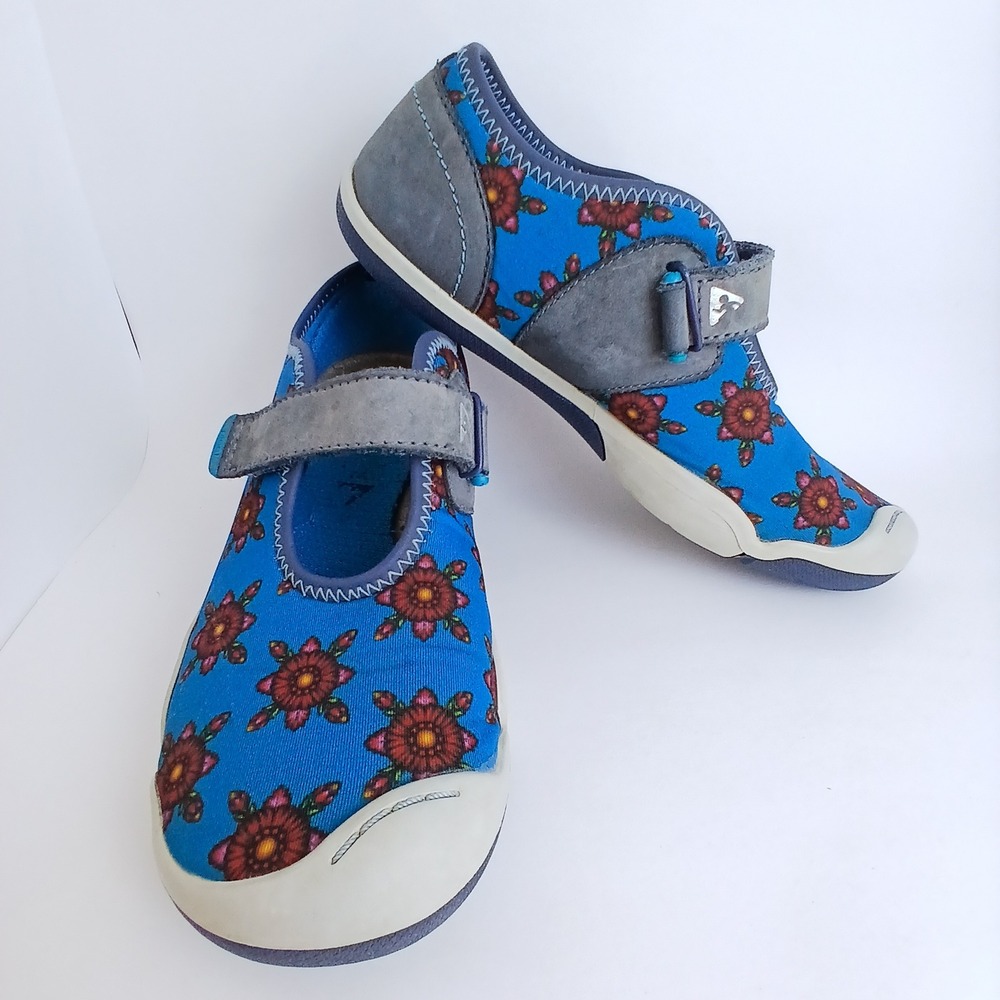 PLAE Chloe Girls 2.5 Floral Mary Jane Sneakers Blue Boho Cottagecore Suede